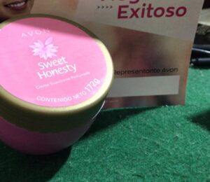 SWEET HONESTY Crema Suavizante Perfumada Tarro 172g